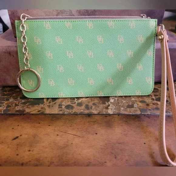 Dooney & Bourke Green Tote Bag, eye glass case, ID HOLDER, wristlet - Picture 14 of 16